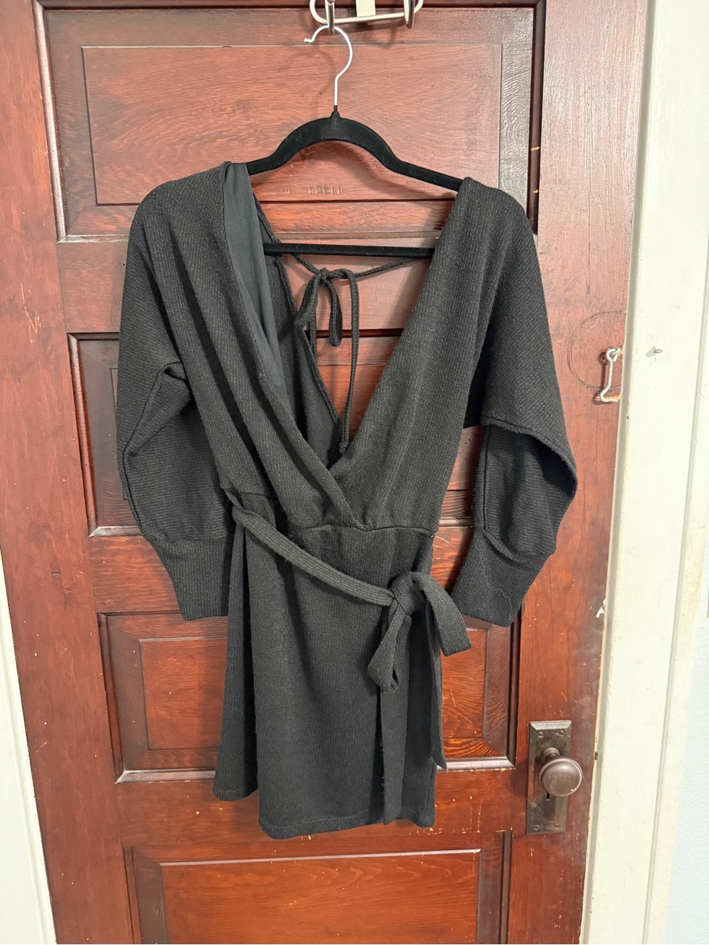 Francesca's Collections Black Wrap Dress‎ with Tie-Back Sweater Eloise Open back